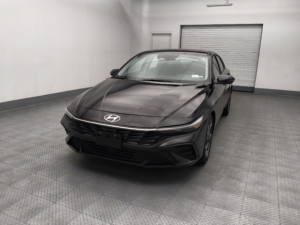 2025 Hyundai Elantra Limited - Photo 12