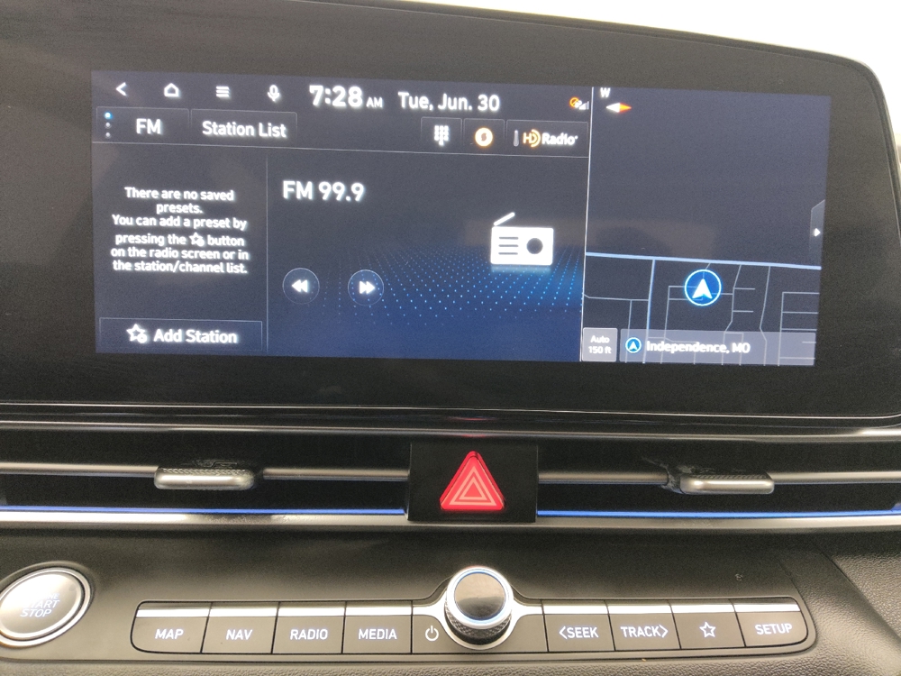 2025 Hyundai Elantra Limited - Photo 19