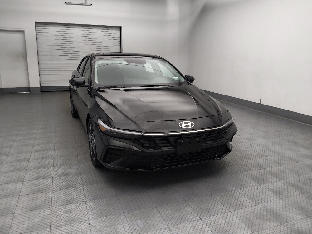 2025 Hyundai Elantra Limited - Photo 11