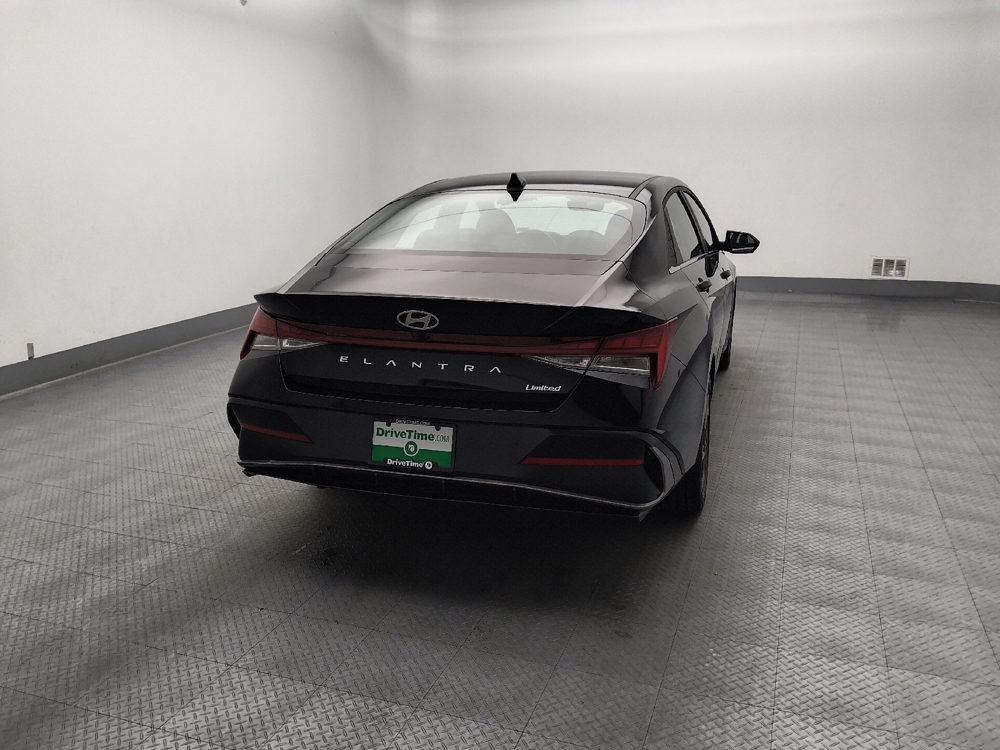 2025 Hyundai Elantra Limited - Photo 6