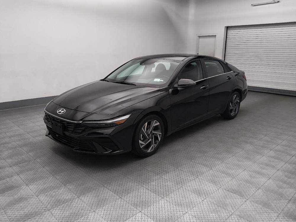2025 Hyundai Elantra Limited - Photo 2