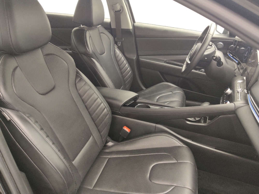 2025 Hyundai Elantra Limited - Photo 16