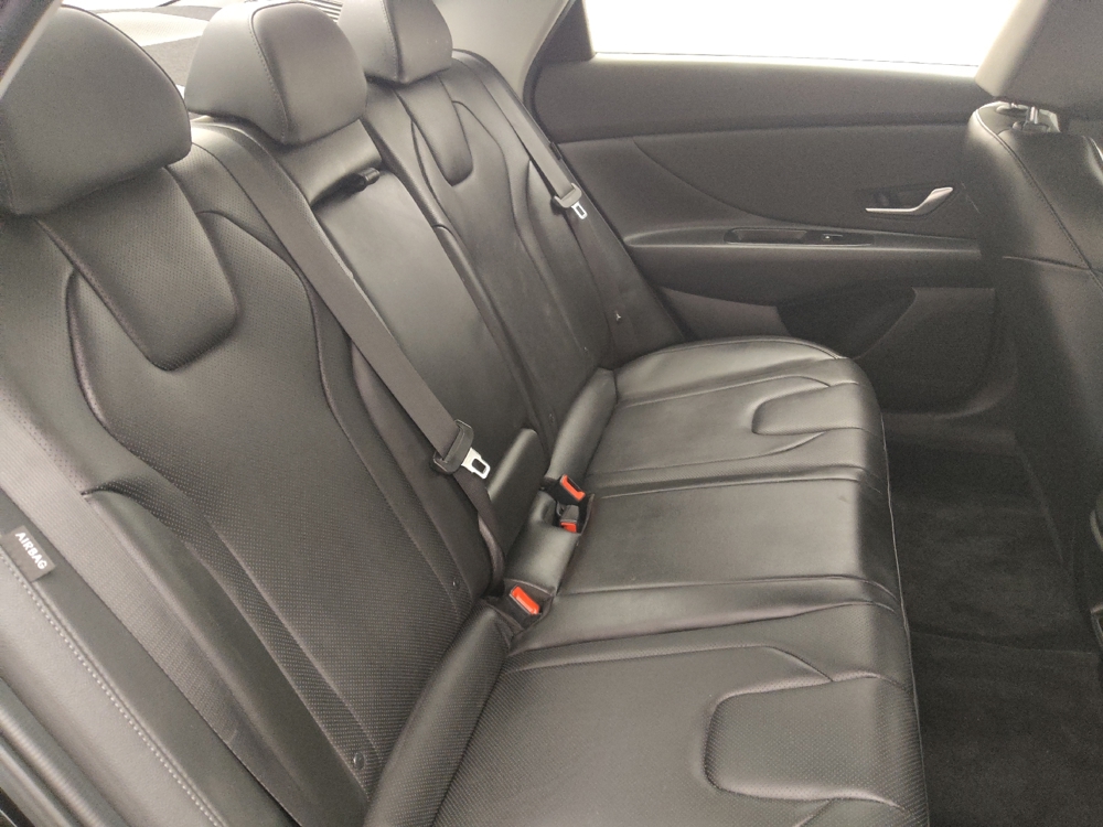 2025 Hyundai Elantra Limited - Photo 15