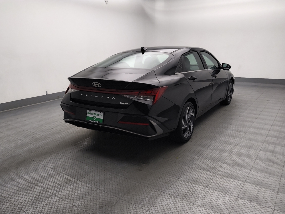 2025 Hyundai Elantra Limited - Photo 7