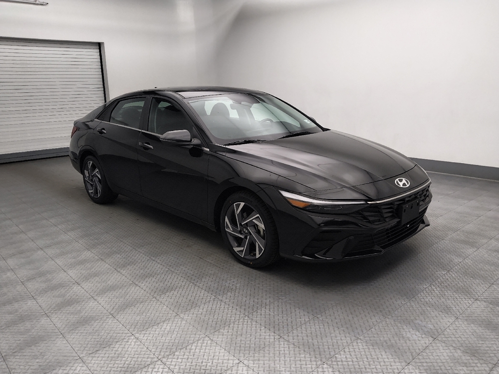 2025 Hyundai Elantra Limited - Photo 9