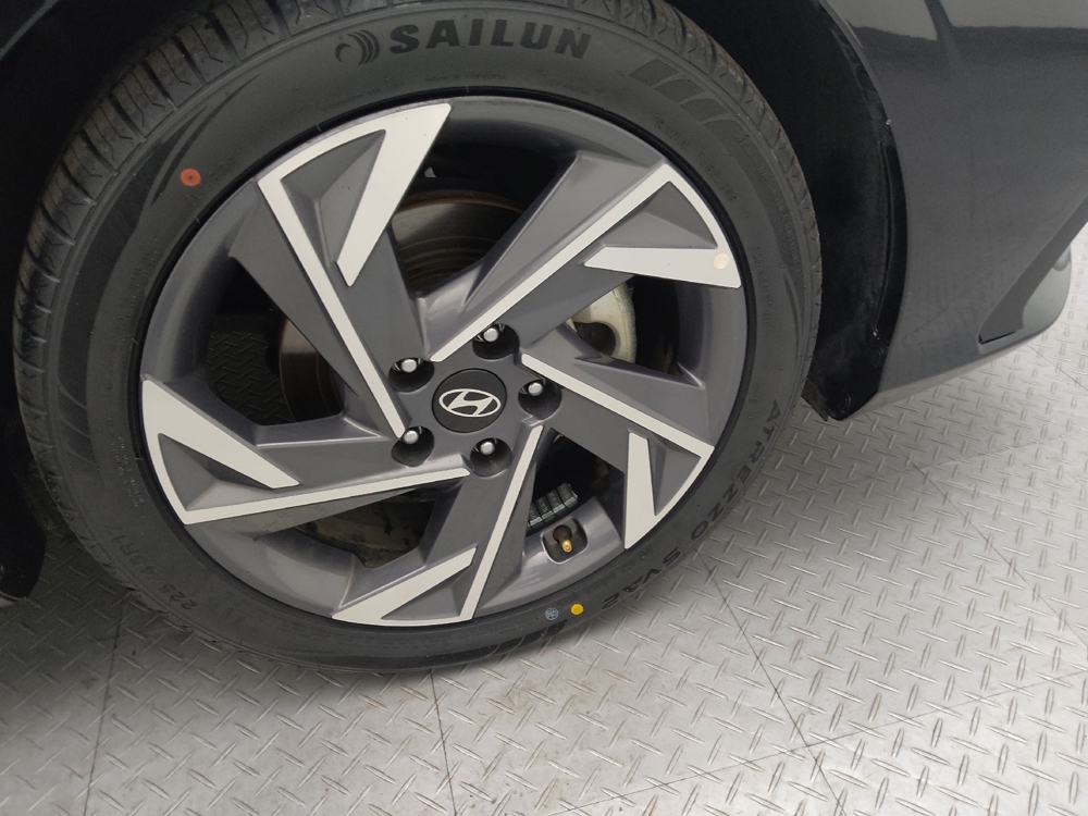 2025 Hyundai Elantra Limited - Photo 24