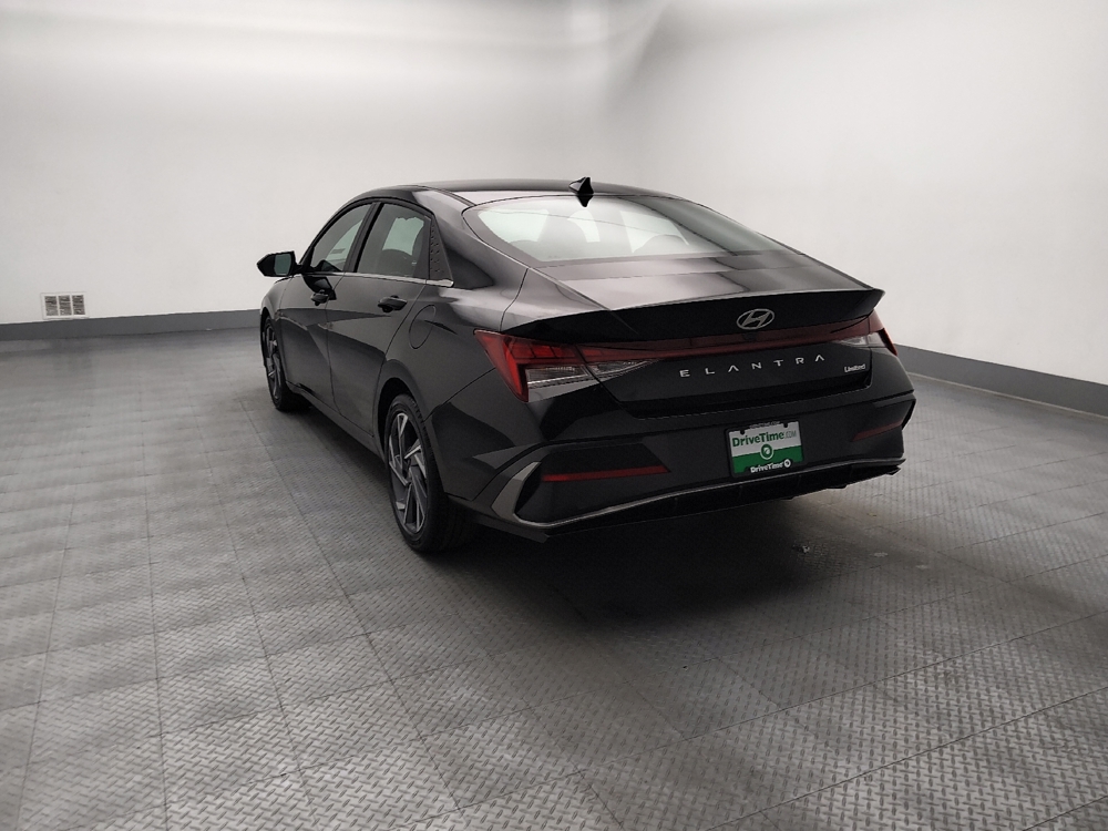 2025 Hyundai Elantra Limited - Photo 4