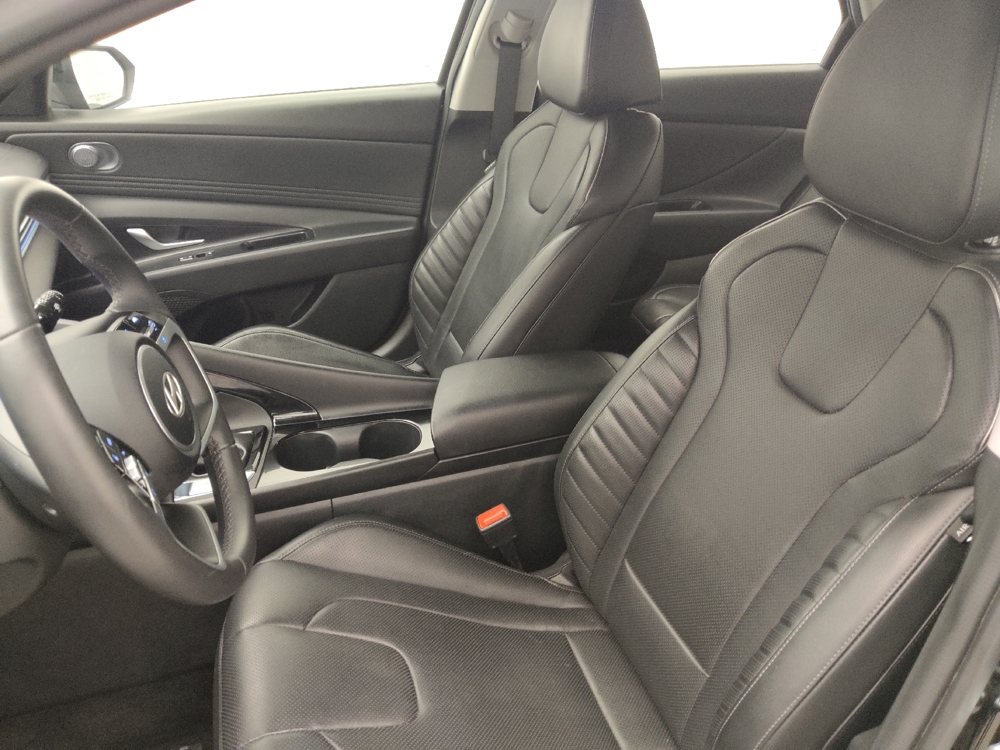 2025 Hyundai Elantra Limited - Photo 13