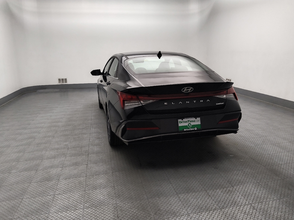 2025 Hyundai Elantra Limited - Photo 5