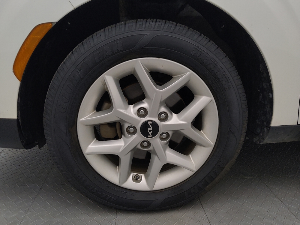 2022 Kia Soul LX - Photo 24