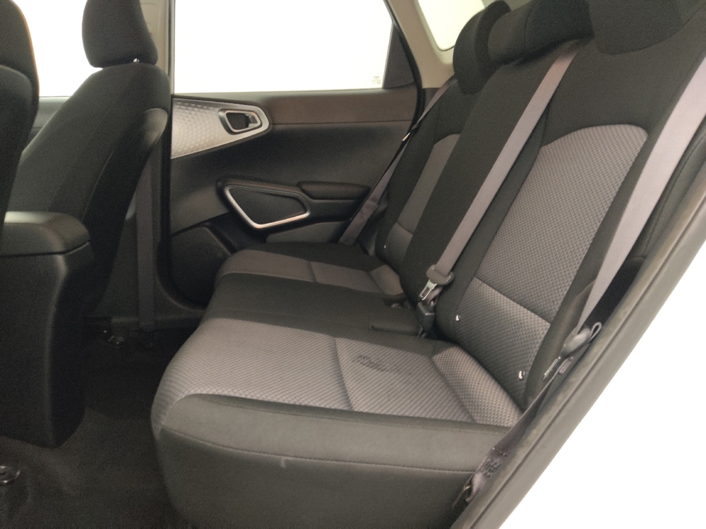 2022 Kia Soul LX - Photo 14