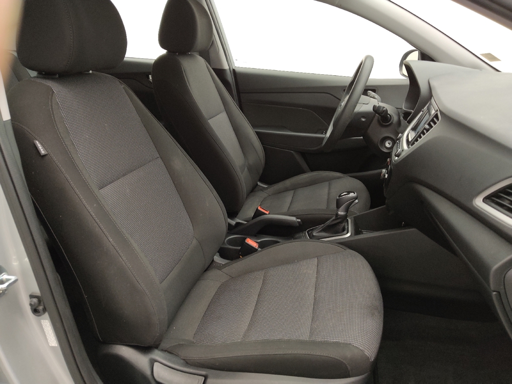 2022 Hyundai Accent SE - Photo 16
