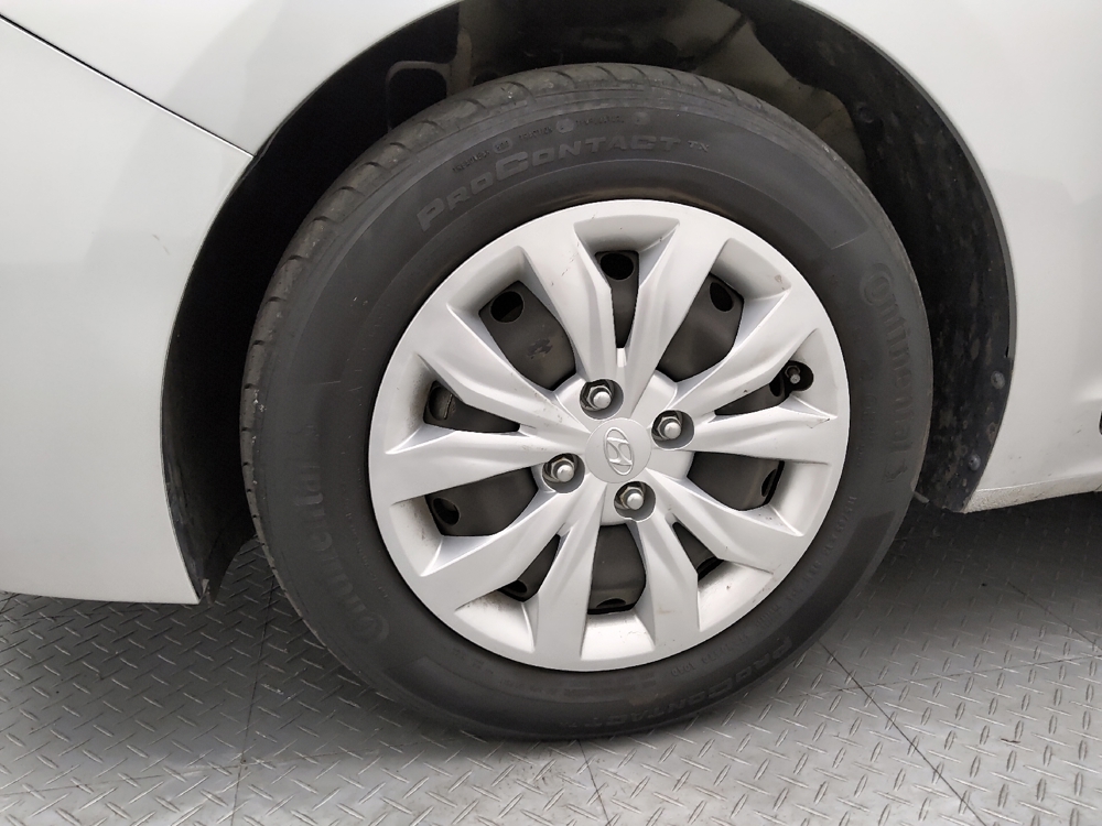 2022 Hyundai Accent SE - Photo 24