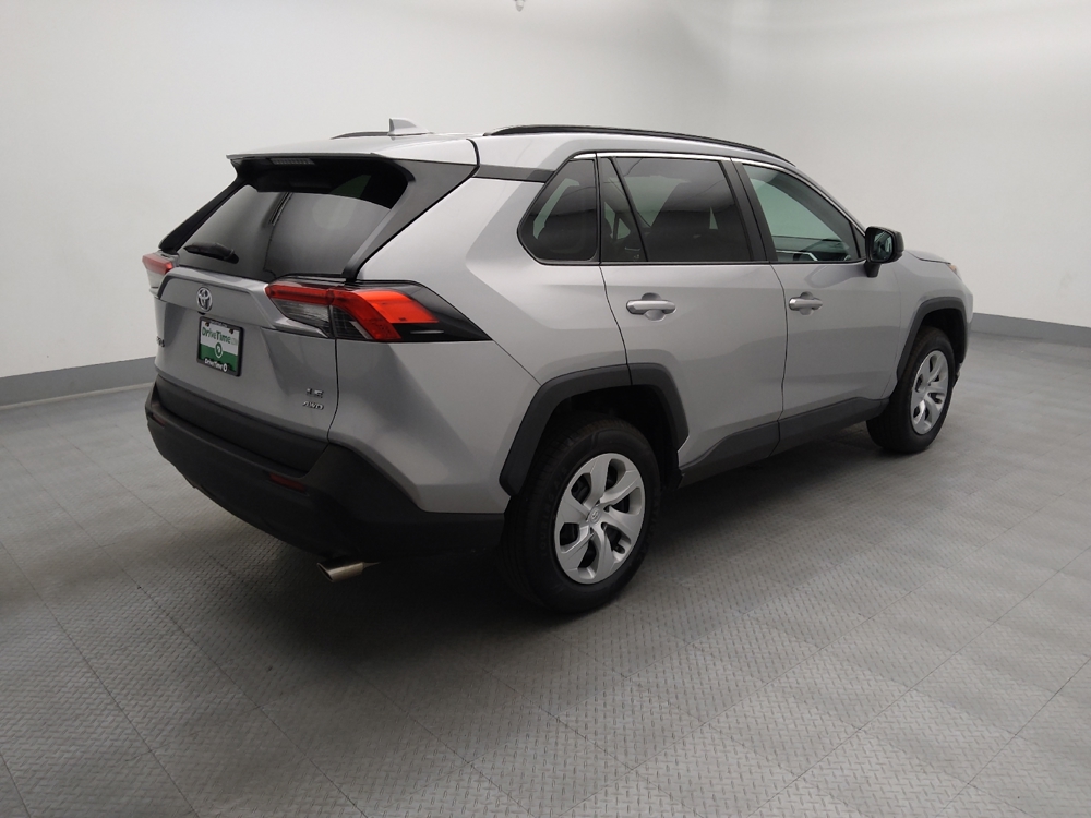 2021 Toyota RAV4 LE - Photo 8