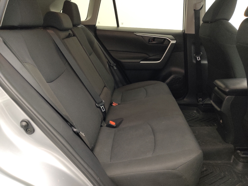 2021 Toyota RAV4 LE - Photo 15