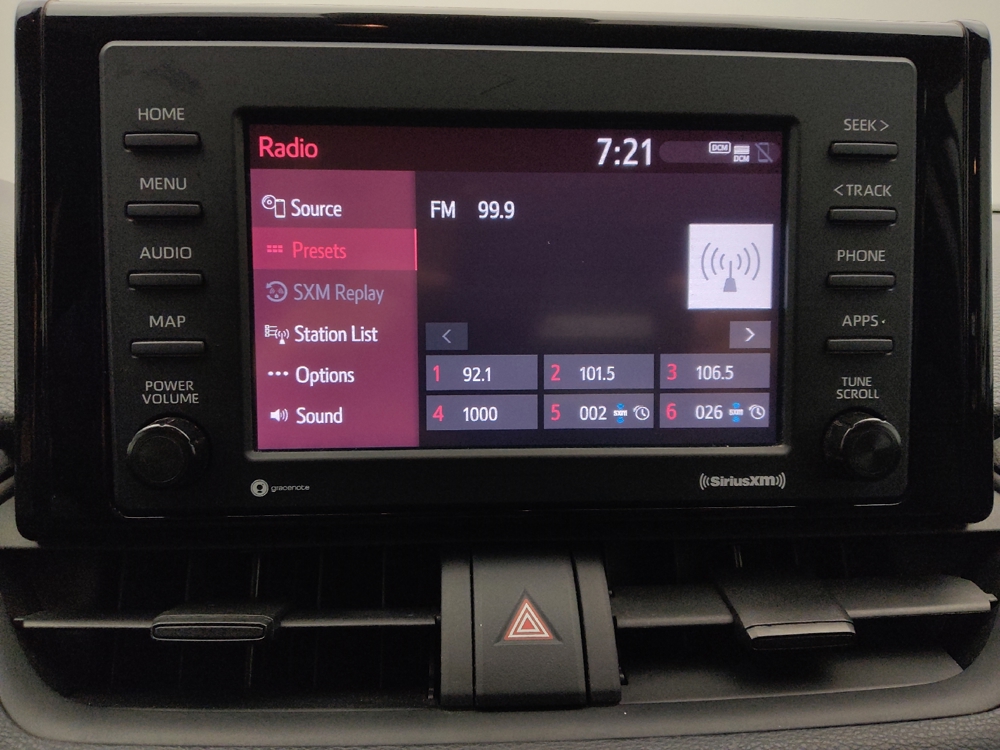 2021 Toyota RAV4 LE - Photo 19