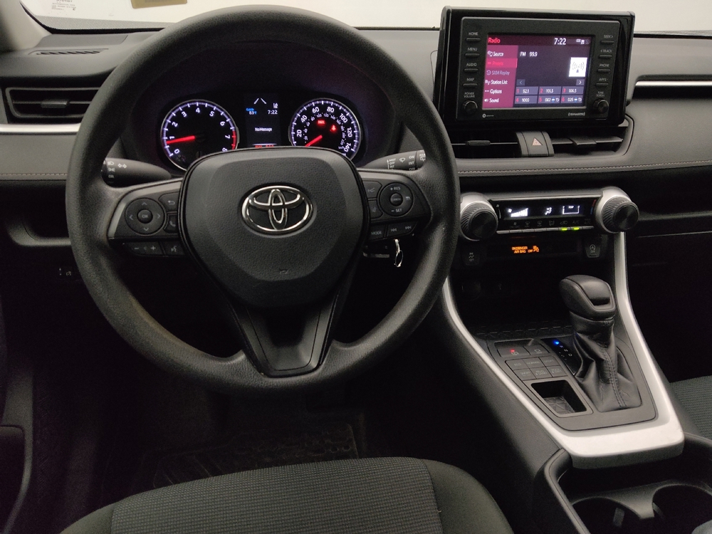 2021 Toyota RAV4 LE - Photo 17