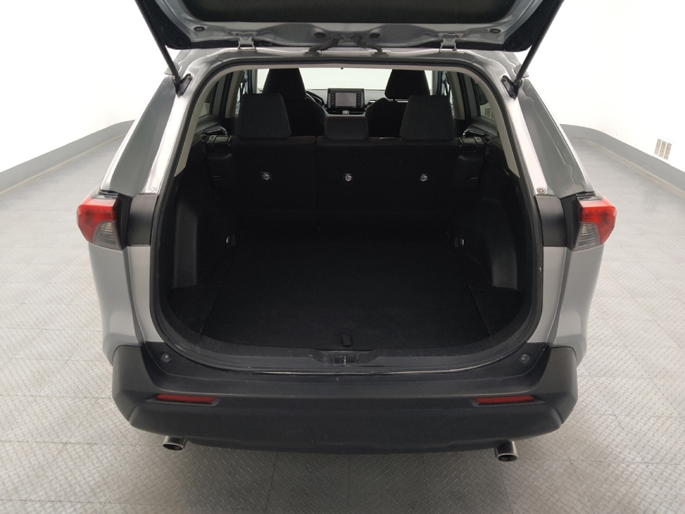 2021 Toyota RAV4 LE - Photo 22