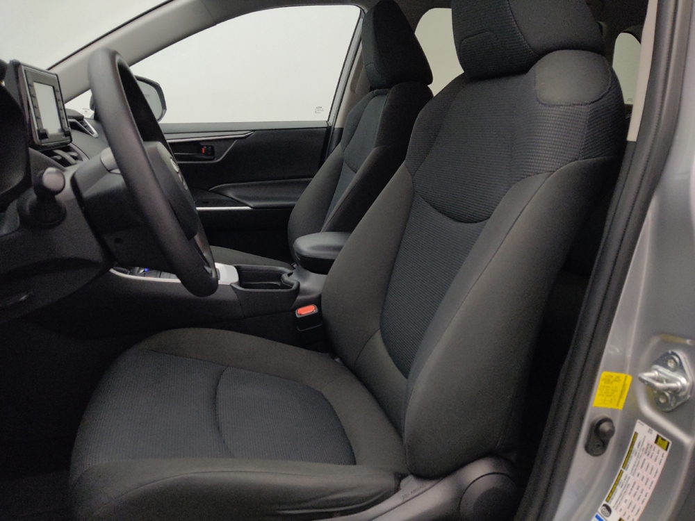 2021 Toyota RAV4 LE - Photo 13