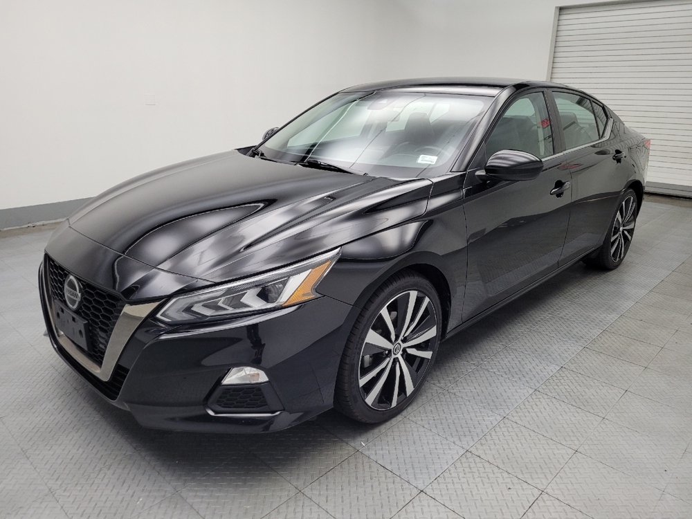 2022 Nissan Altima SR's photo