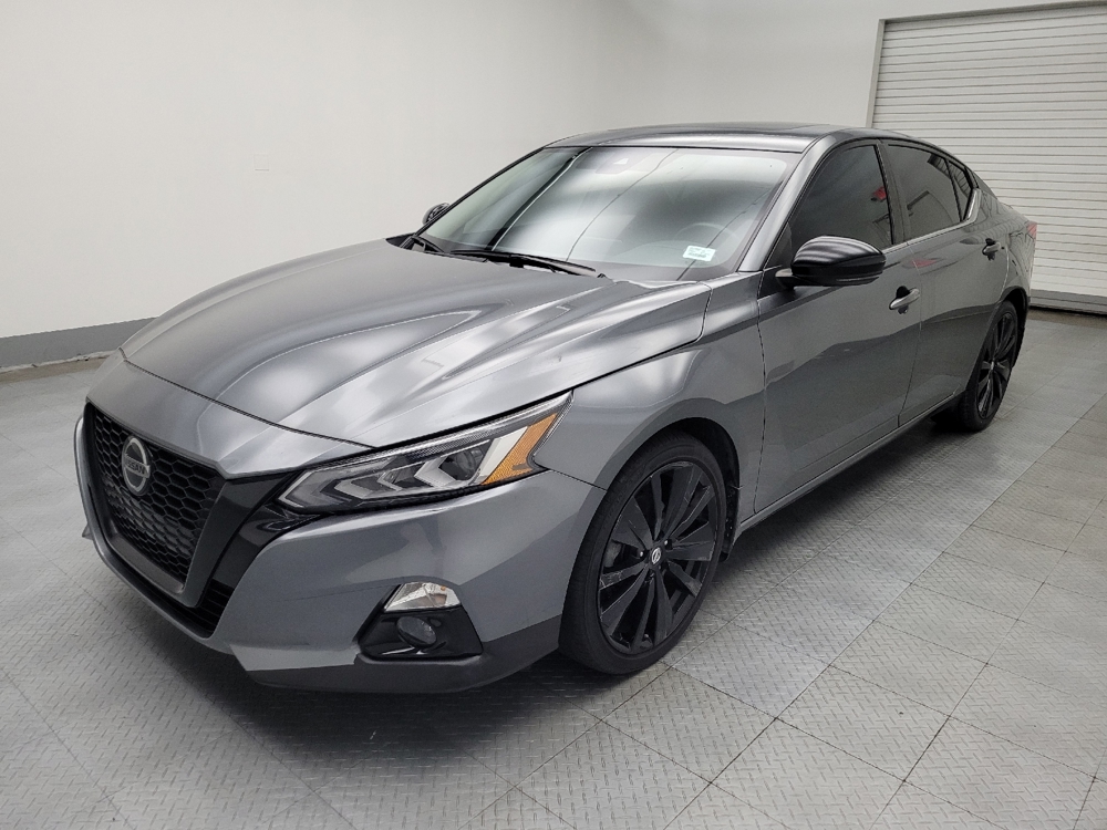 2022 Nissan Altima SR's photo