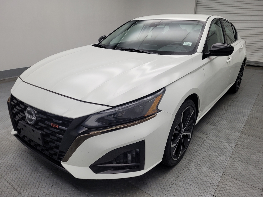 2023 Nissan Altima SR's photo