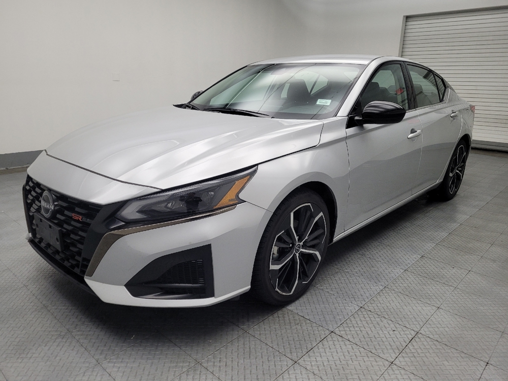 2023 Nissan Altima SR's photo