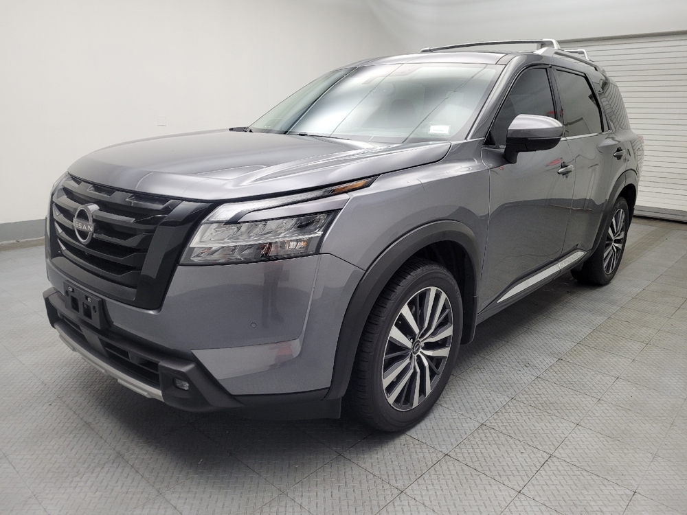 2022 Nissan Pathfinder Platinum's photo