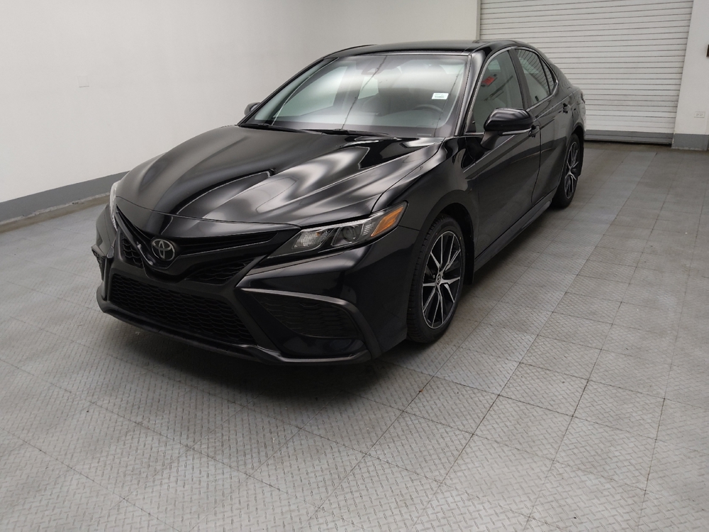 2022 Toyota Camry SE's photo