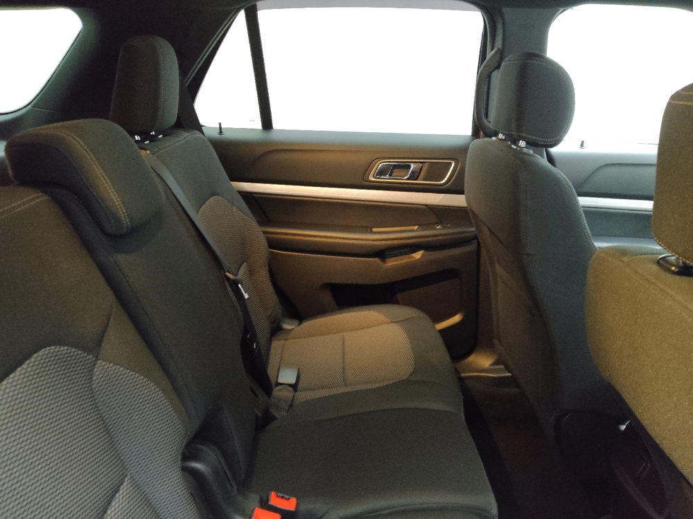 2017 Ford Explorer XLT - Photo 15