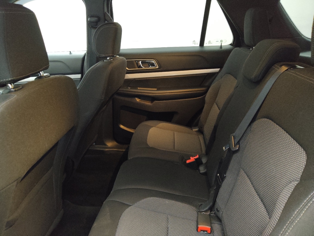 2017 Ford Explorer XLT - Photo 14