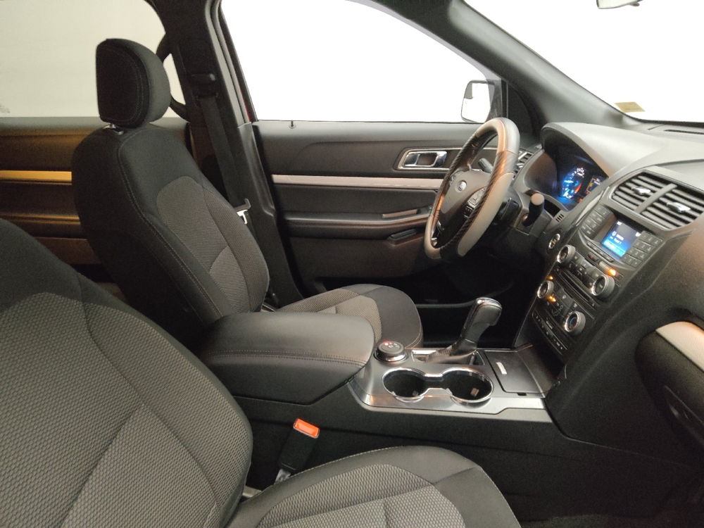 2017 Ford Explorer XLT - Photo 16