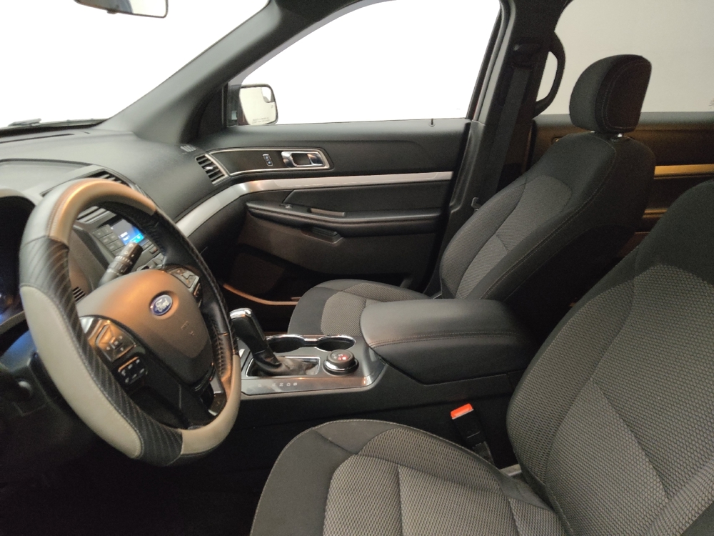 2017 Ford Explorer XLT - Photo 13