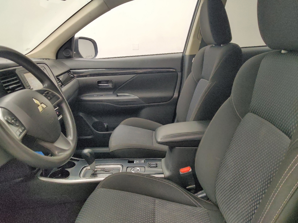 2020 Mitsubishi Outlander ES - Photo 13