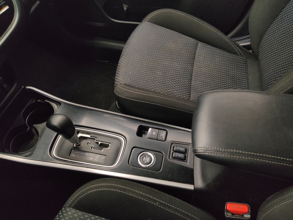 2020 Mitsubishi Outlander ES - Photo 20