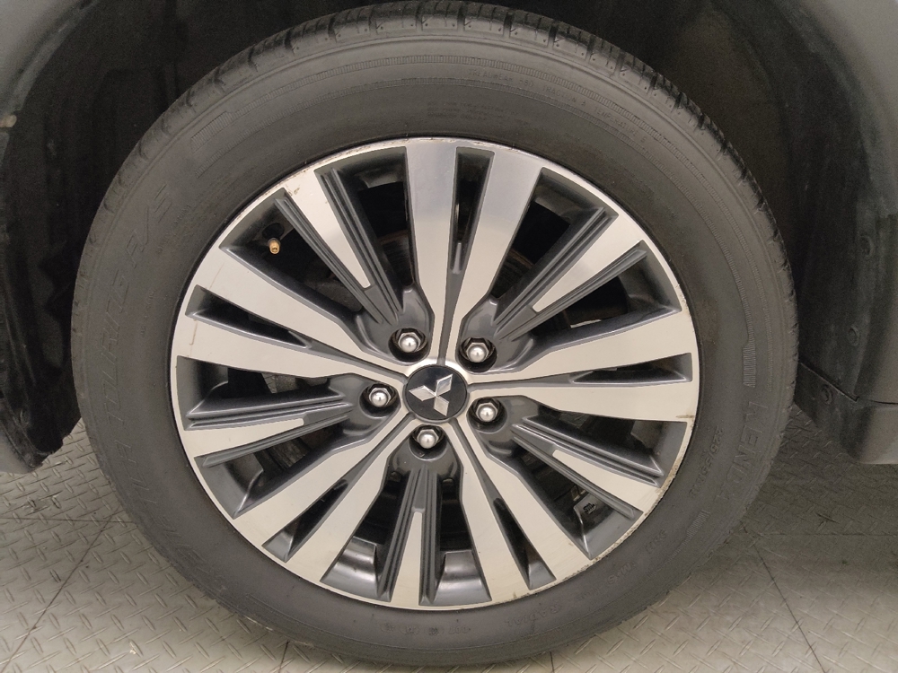 2020 Mitsubishi Outlander ES - Photo 24