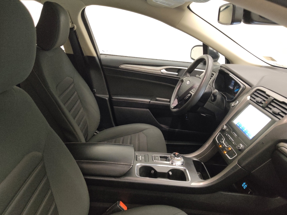 2020 Ford Fusion Hybrid SE - Photo 16