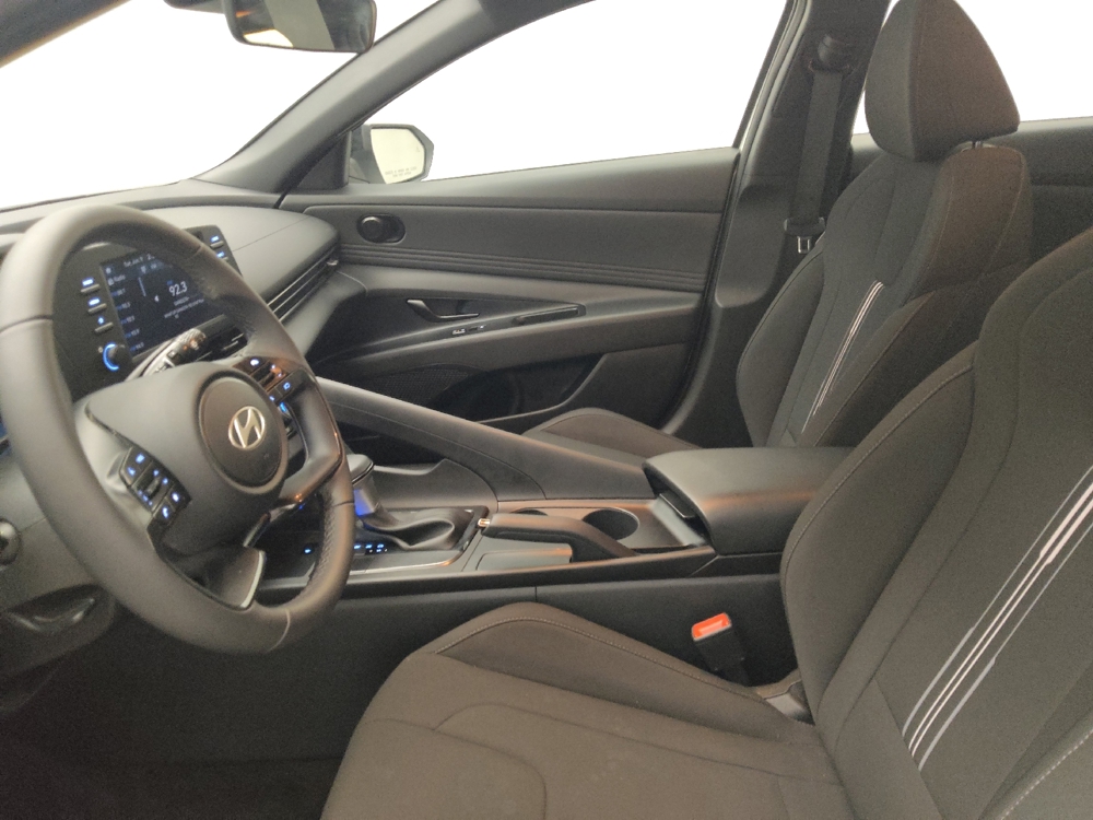 2025 Hyundai Elantra SEL - Photo 13