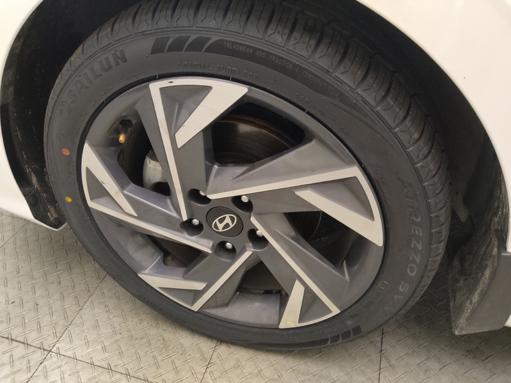 2025 Hyundai Elantra SEL - Photo 24