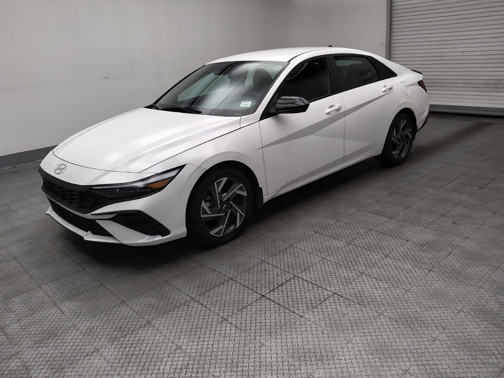 2025 Hyundai Elantra SEL - Photo 2