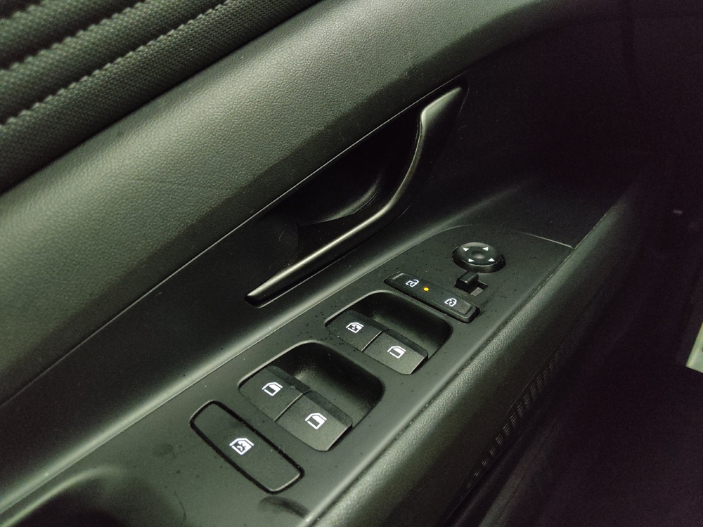 2025 Hyundai Elantra SEL - Photo 21
