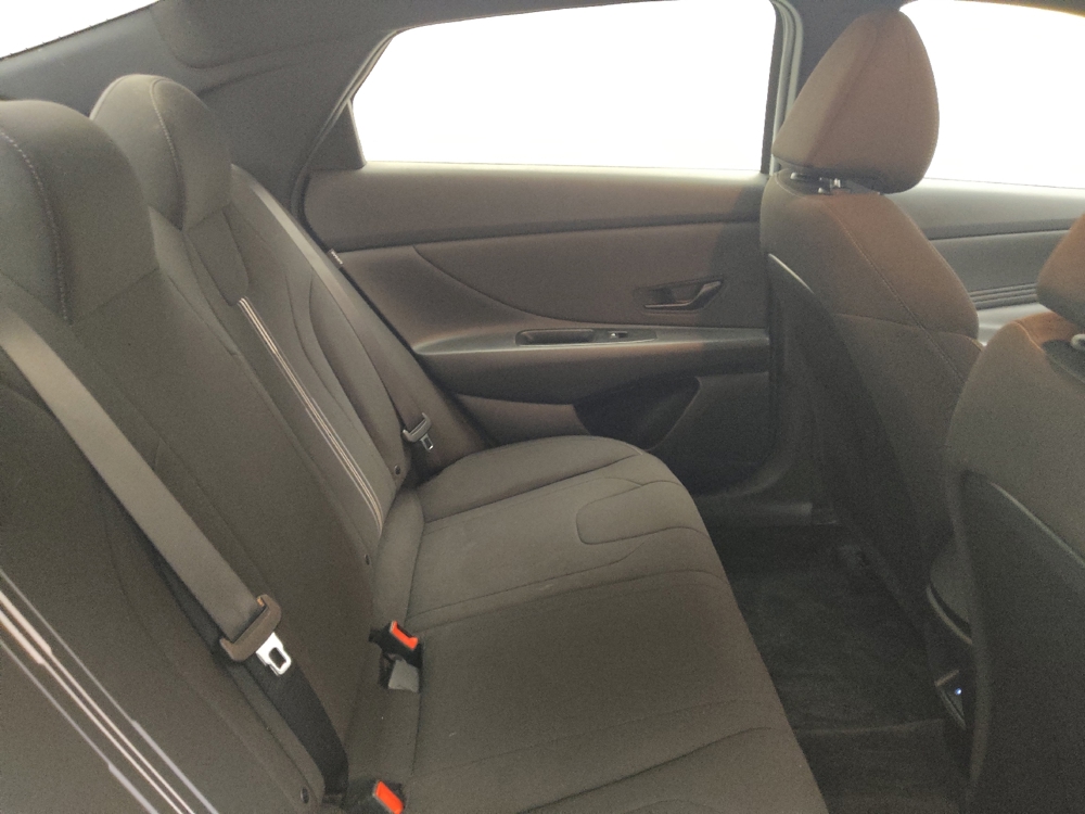 2025 Hyundai Elantra SEL - Photo 15