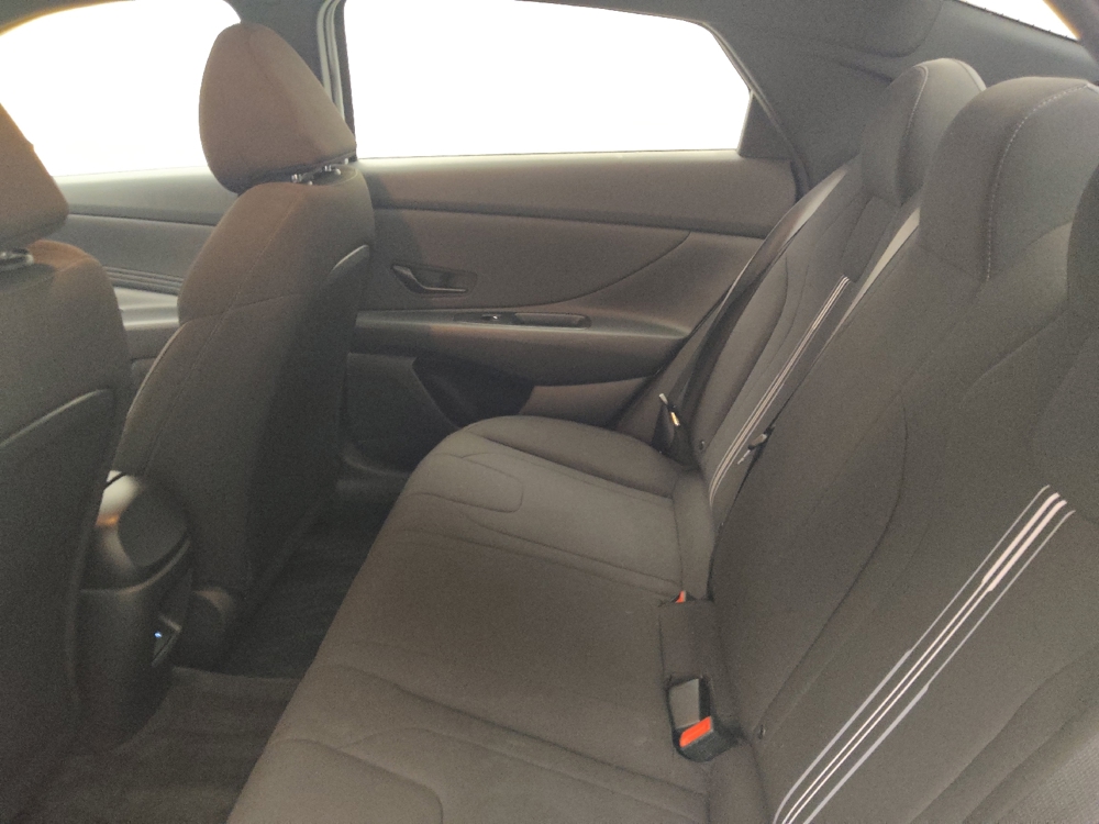 2025 Hyundai Elantra SEL - Photo 14
