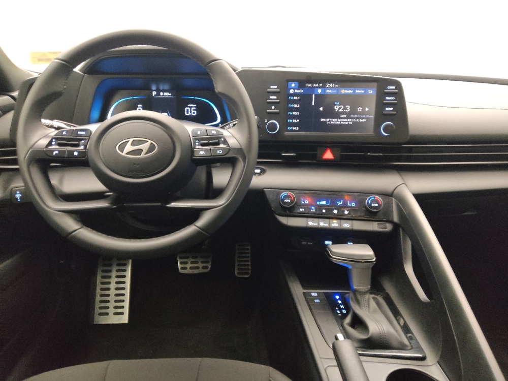 2025 Hyundai Elantra SEL - Photo 17