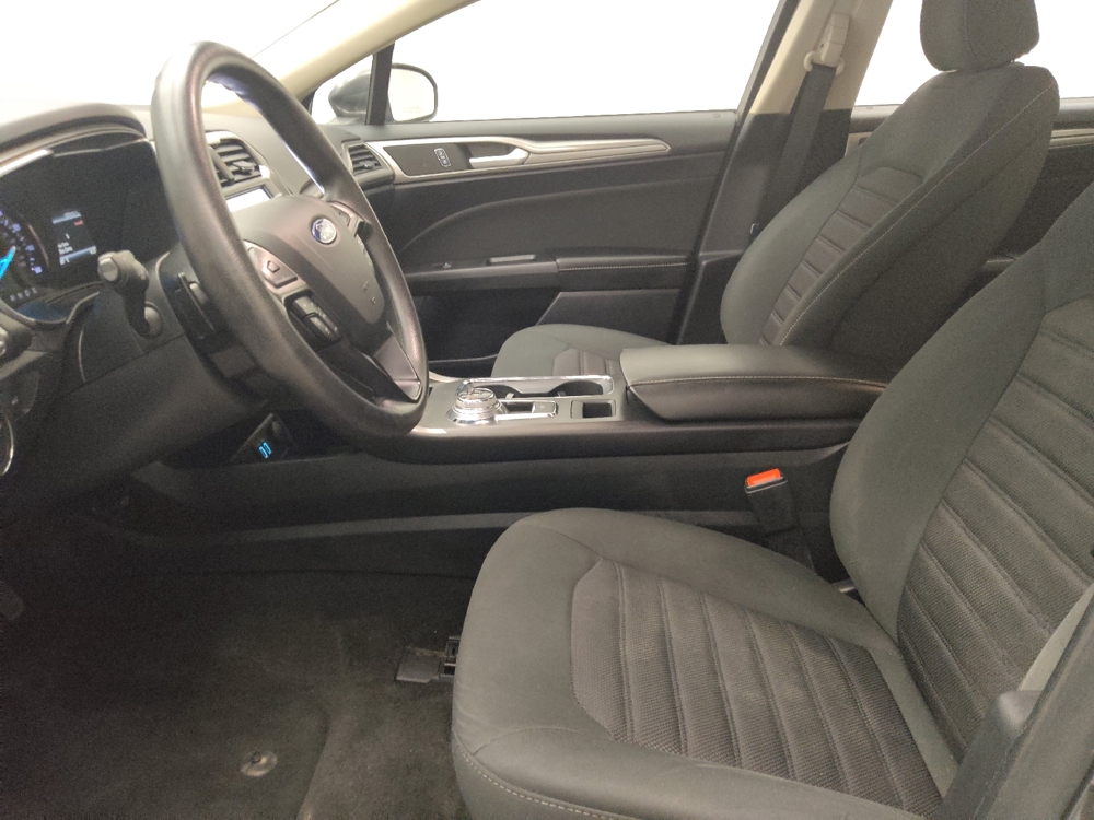 2020 Ford Fusion SE - Photo 13