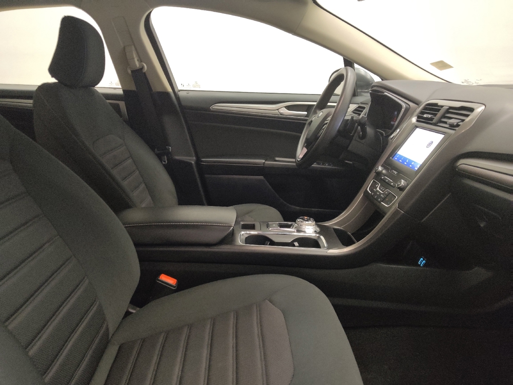 2020 Ford Fusion SE - Photo 16