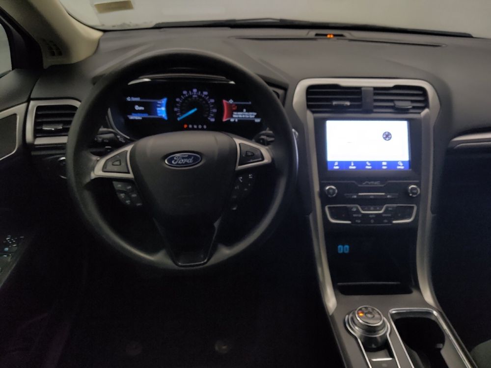 2020 Ford Fusion SE - Photo 17