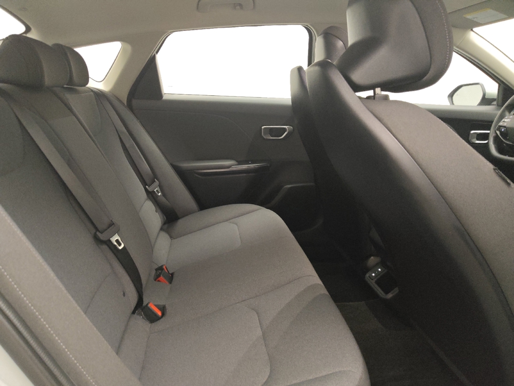 2025 Kia K4 LXS - Photo 15