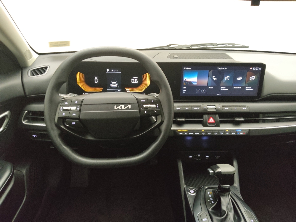 2025 Kia K4 LXS - Photo 17