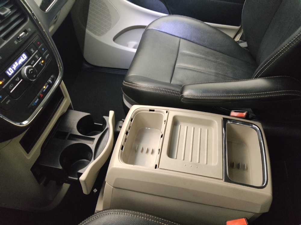 2015 Chrysler Town & Country Touring - Photo 20